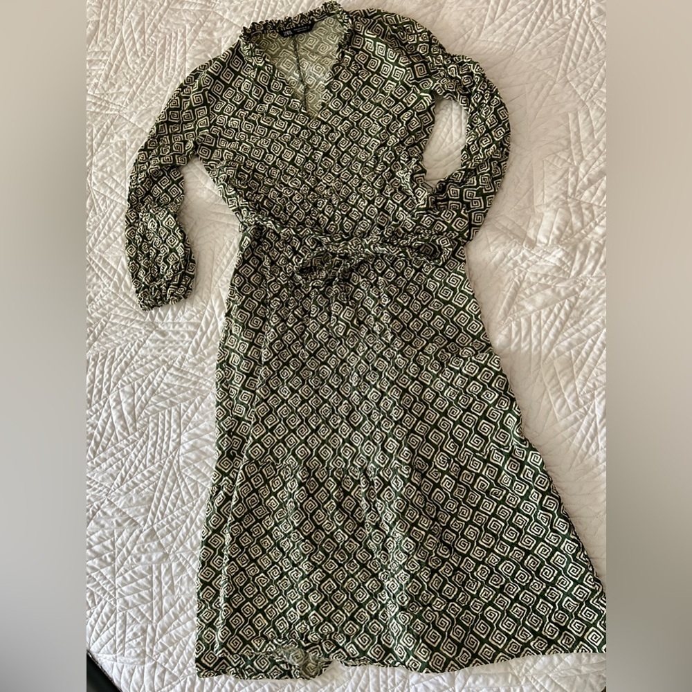 Zara Green Ecru Geometric Print Long Sleeve Midi Dress